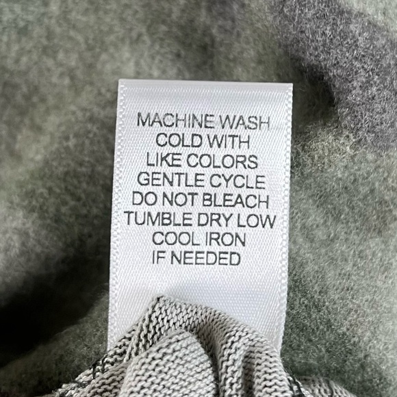 NEW La La Land XS Camo V Neck Fleece Long Sleeve Crop Top Buttery Soft Y2K - Picture 8 of 9